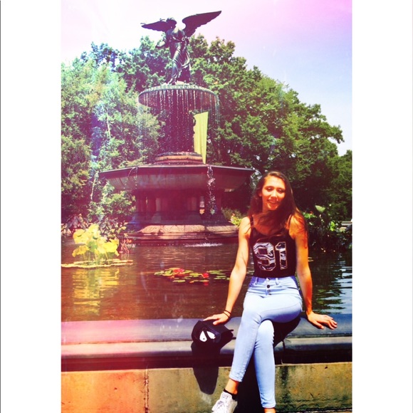 Meet your Posher, Amber - Picture 1 of 2